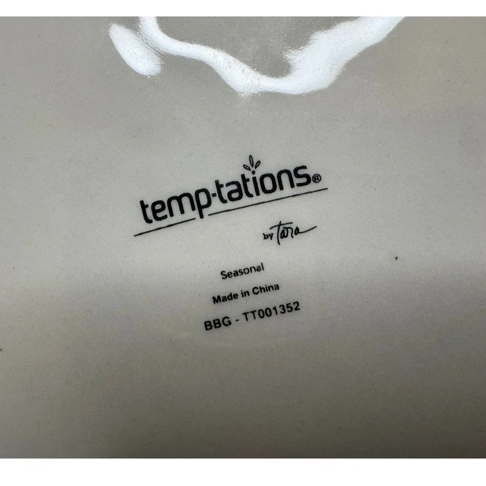 Temptations by Tara Snowman Holiday Basket‎